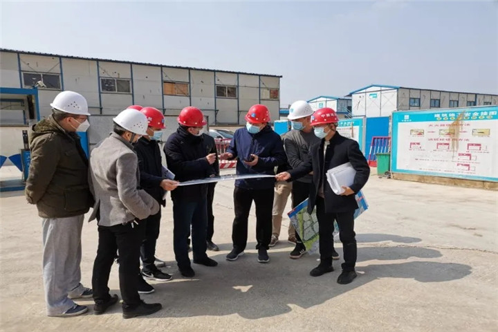 集团董事长谢荣华调研金赣服务中心项目建设进展