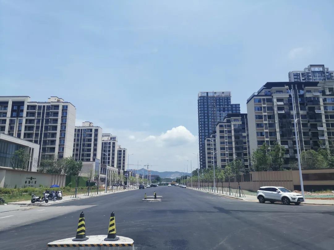 富樱路(香樟路至青岚水渠段)建成通车!